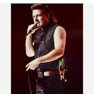 Morgan Wallen Signed 8x10